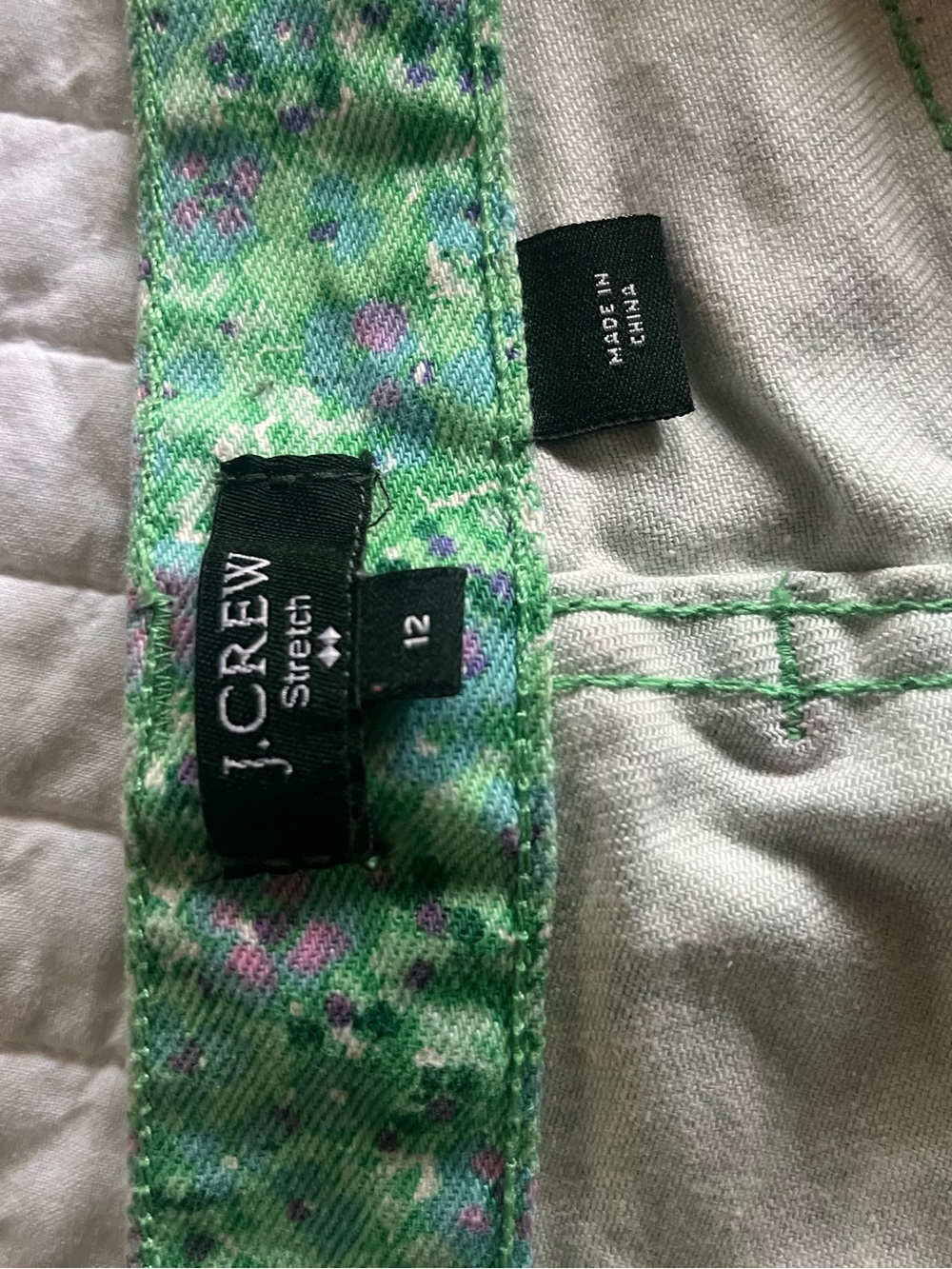 Cute J. Crew stretchy shorts green floral pattern and real pockets.
